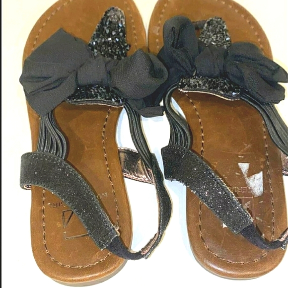 Material Girl Bow Sandals - Picture 6 of 11